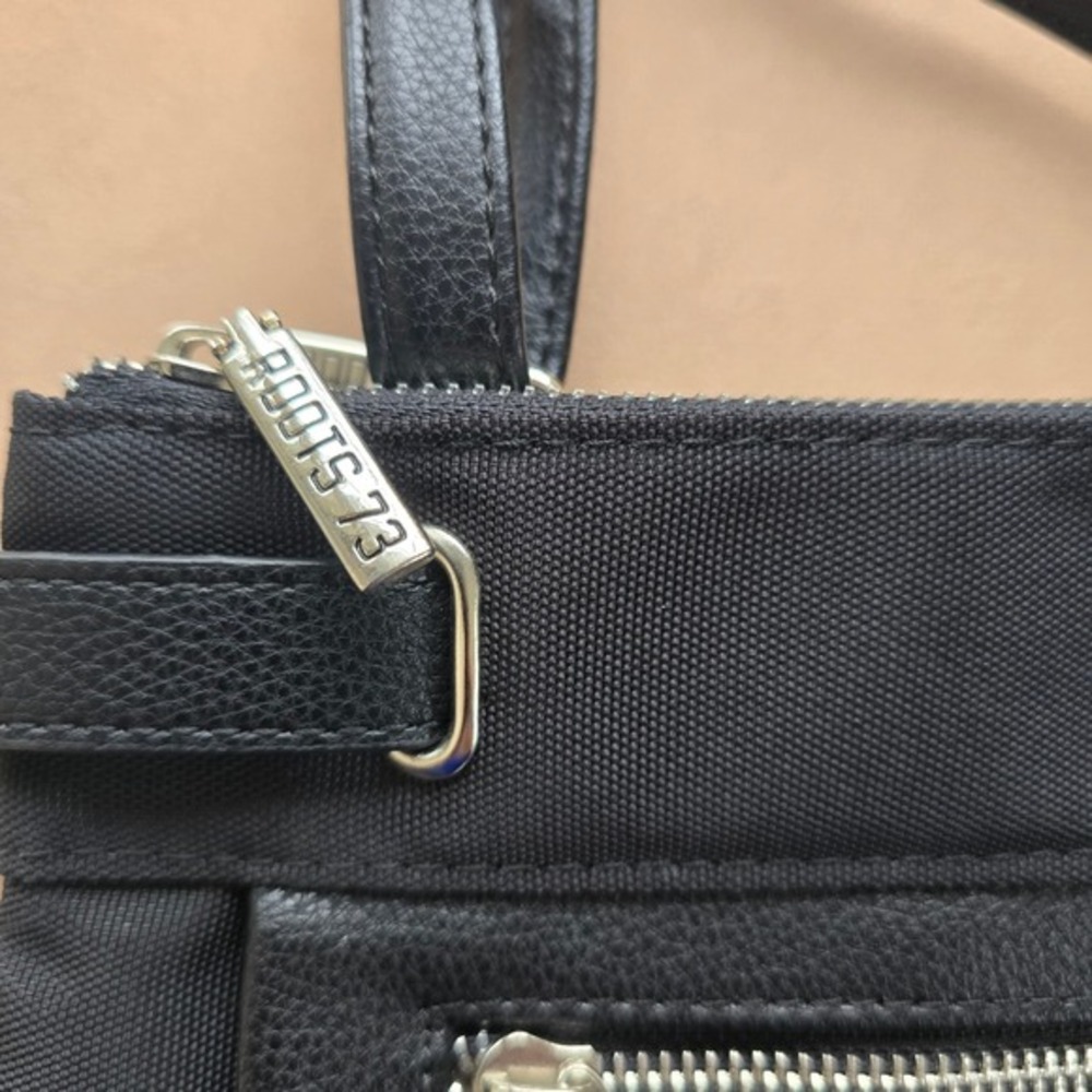 Roots 73 Black Faux Leather Nylon Crossbody Bag‎ Adjustable Strap Zipper Pockets - Picture 4 of 16